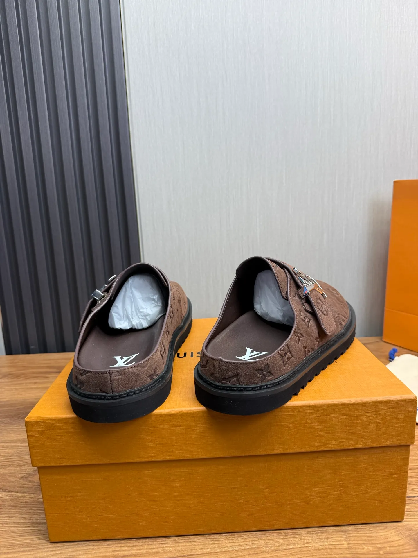 Men's men's shoes 460💰 Lv. Popular couple slippers hot sale🩷💚 🩴Official website one to one production 35-45 sizes 45 46 🉑️Customized!
